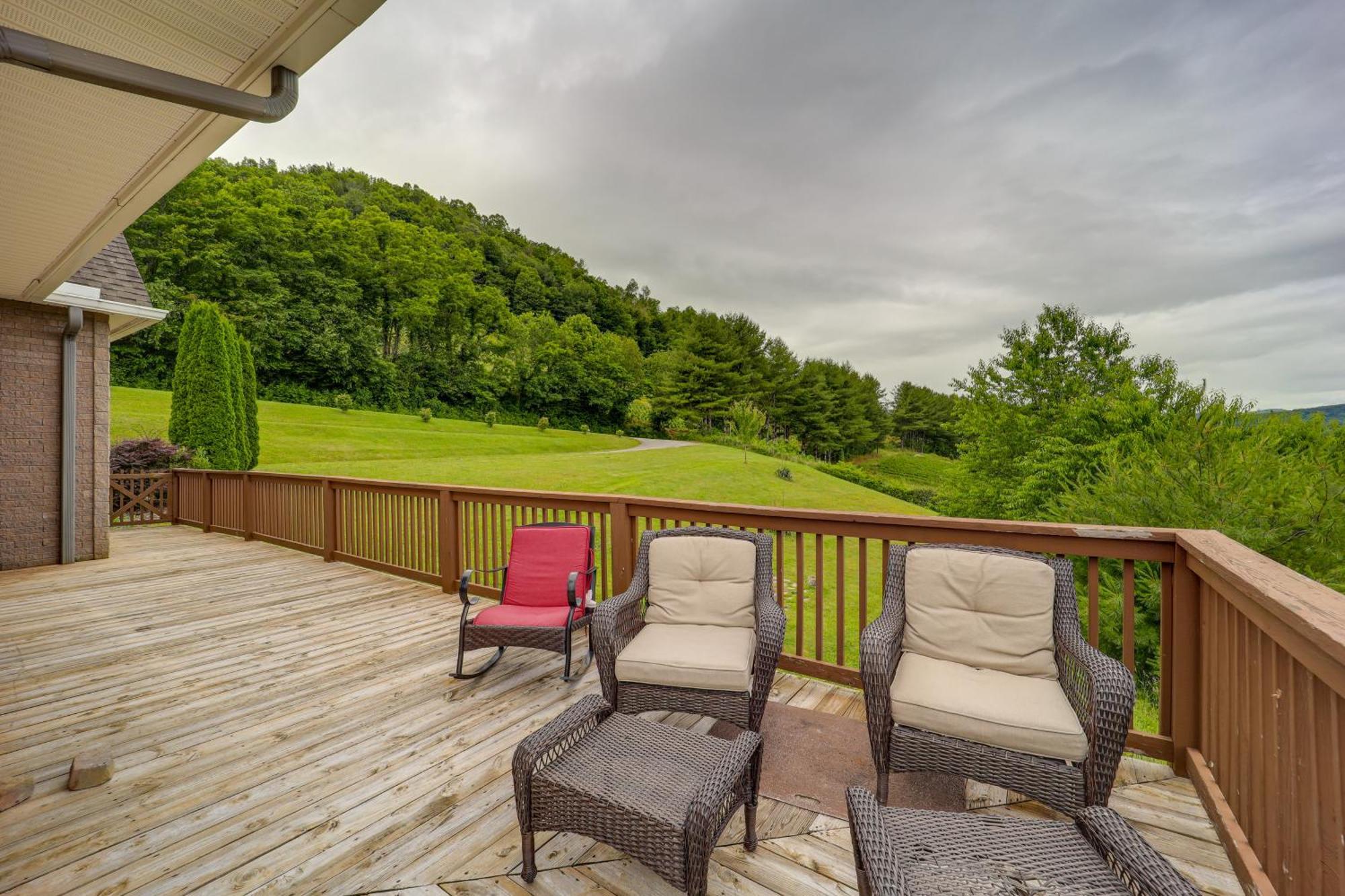 Classy Home With Hot Tub And Mt Jefferson Views! West Jefferson Zewnętrze zdjęcie